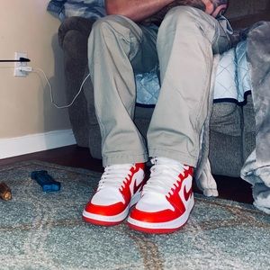 Jordan 1. Womens 11, mens 9.5. Worn once. I don’t like the red